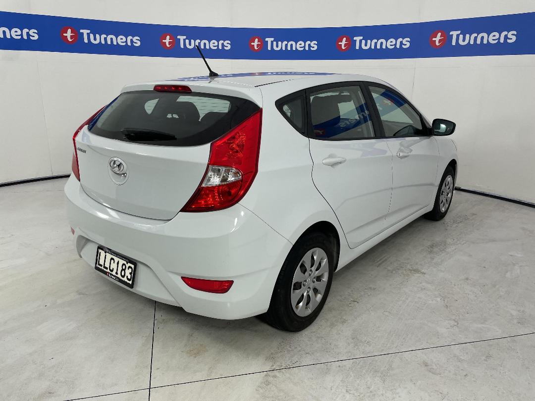 Photo '7' of Hyundai Accent