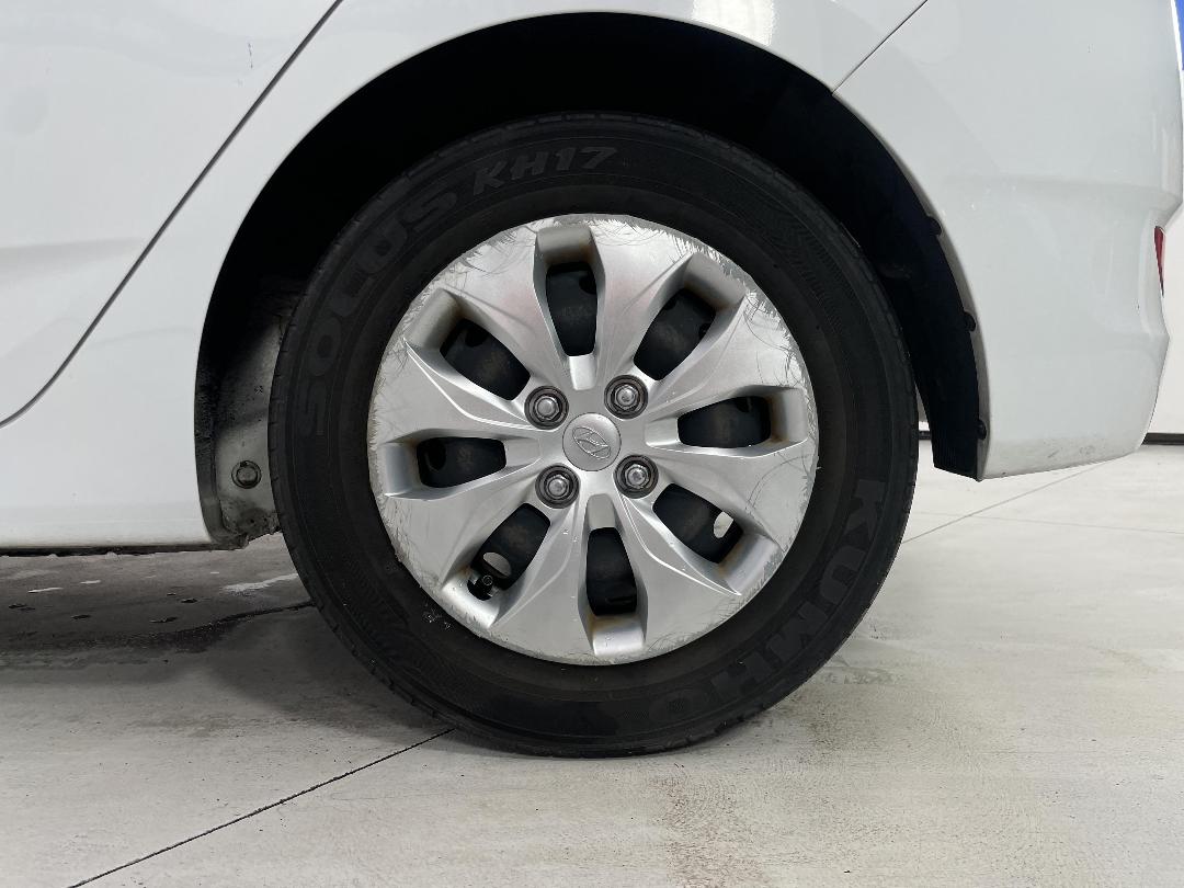 Photo '11' of Hyundai Accent