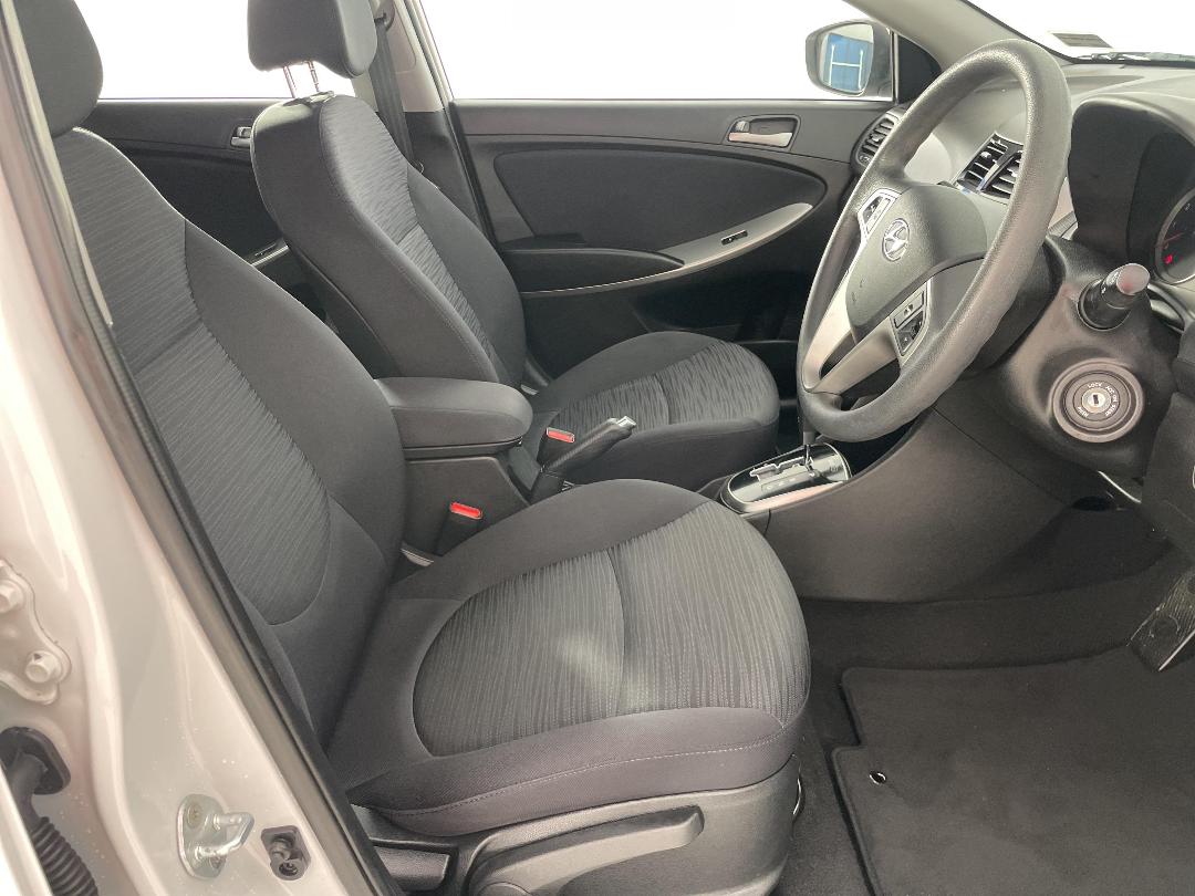 Photo '16' of Hyundai Accent