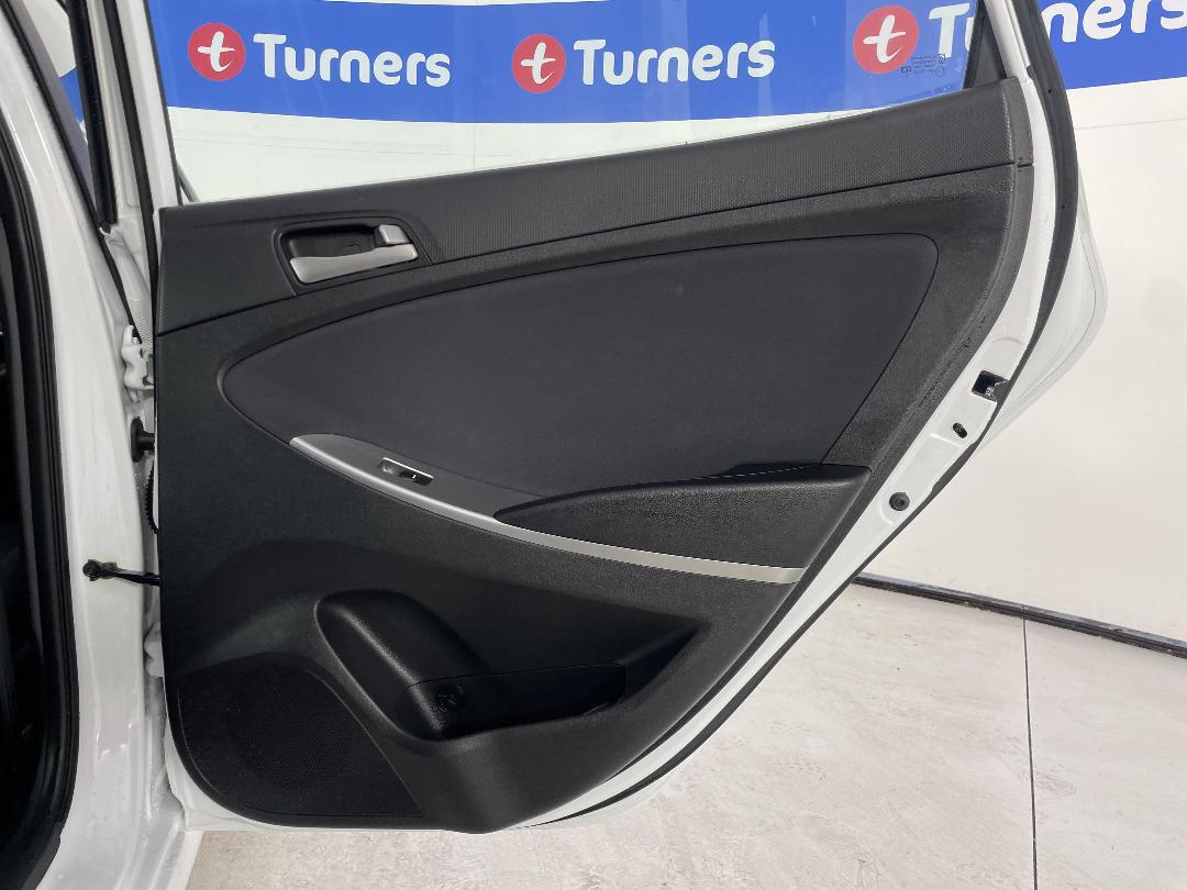 Photo '19' of Hyundai Accent