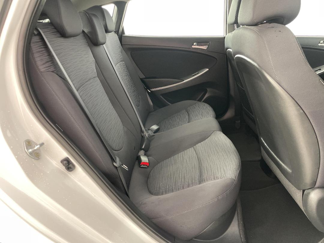 Photo '20' of Hyundai Accent