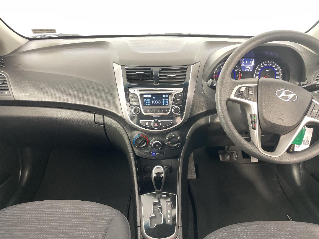 Photo '17' of Hyundai Accent