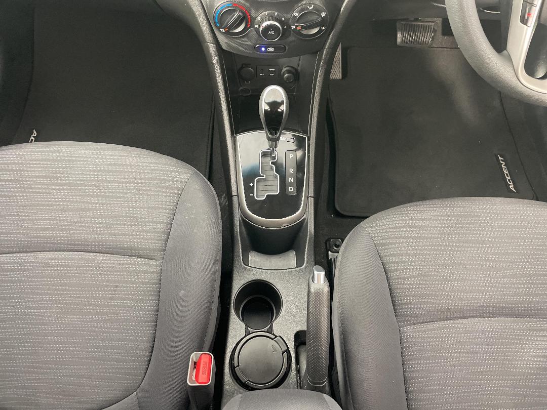 Photo '18' of Hyundai Accent