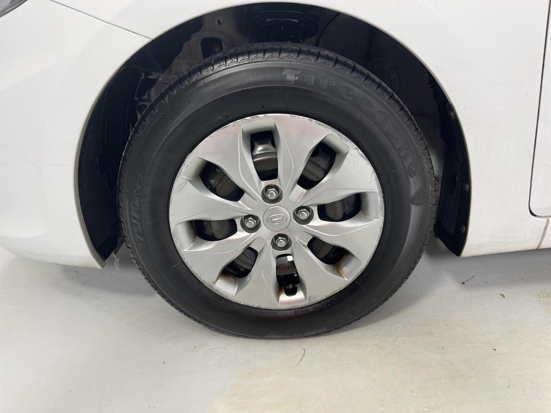 Photo '10' of Hyundai Accent Photo '10' of Hyundai Accent