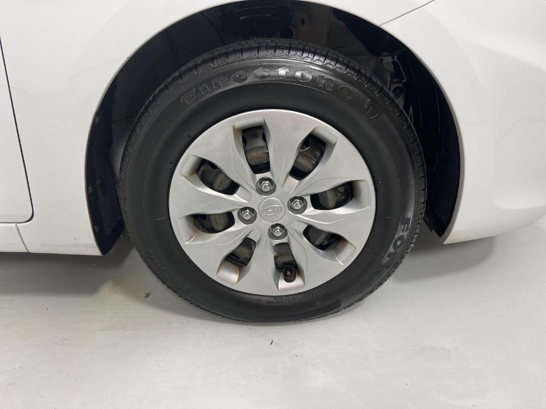 Photo '9' of Hyundai Accent Photo '9' of Hyundai Accent