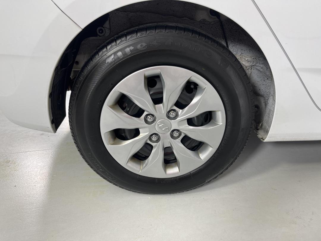 Photo '12' of Hyundai Accent Photo '12' of Hyundai Accent