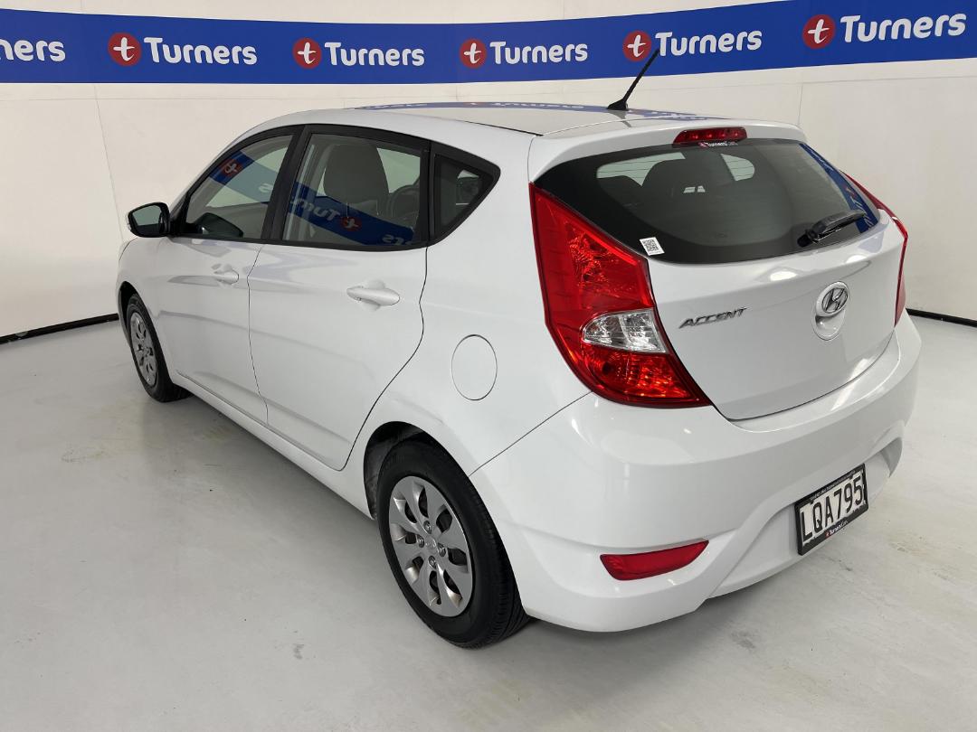 Photo '5' of Hyundai Accent Photo '5' of Hyundai Accent