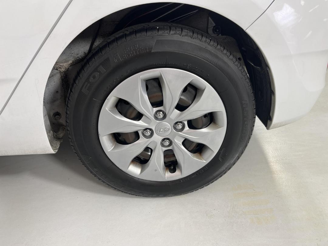 Photo '11' of Hyundai Accent Photo '11' of Hyundai Accent