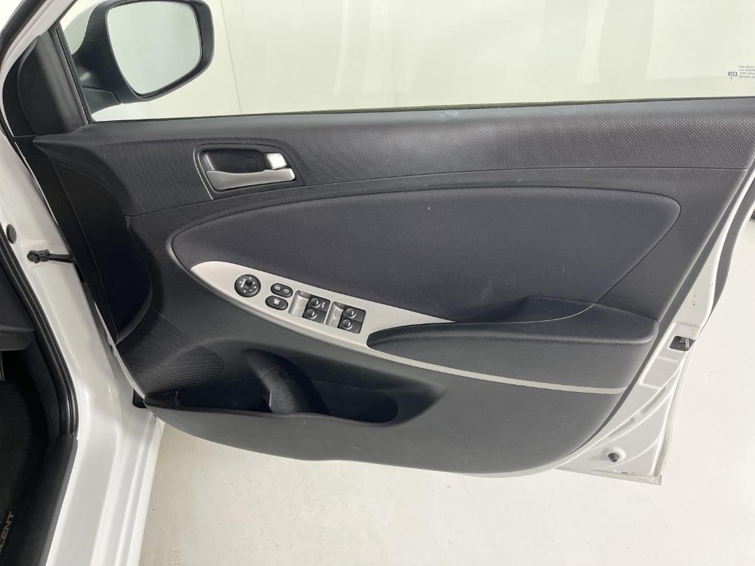 Photo '15' of Hyundai Accent Photo '15' of Hyundai Accent