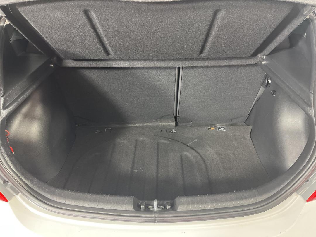 Photo '14' of Hyundai Accent Photo '14' of Hyundai Accent