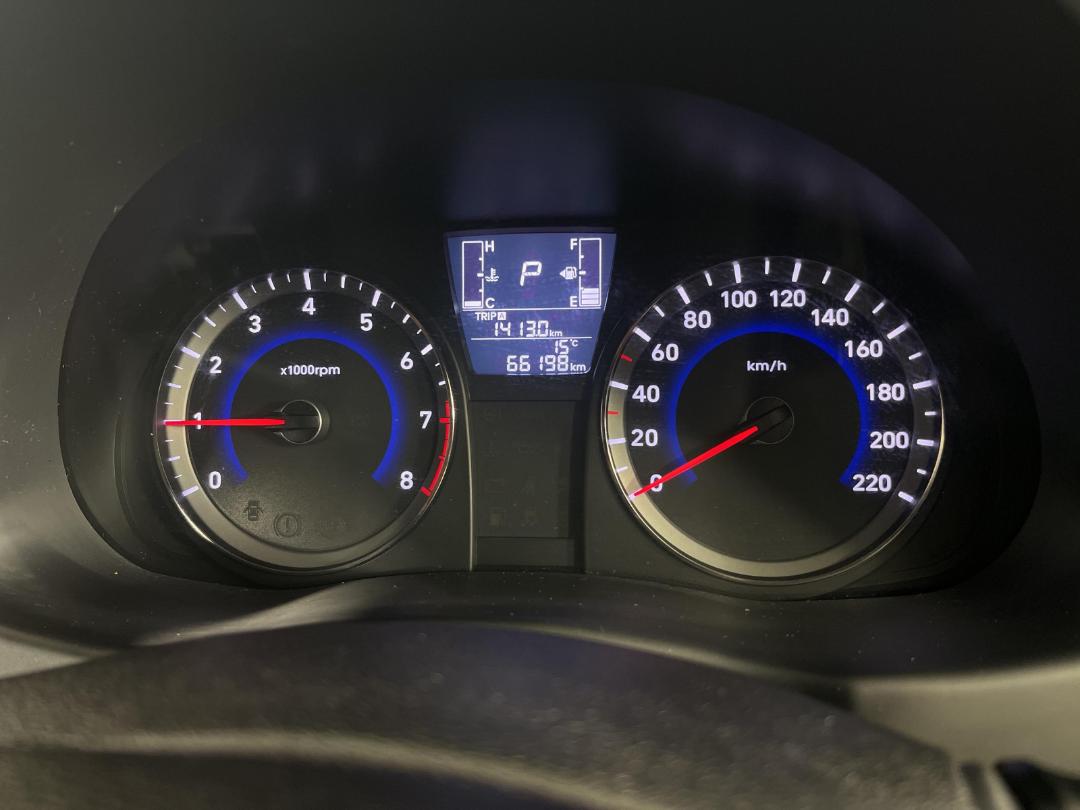 Photo '21' of Hyundai Accent Photo '21' of Hyundai Accent