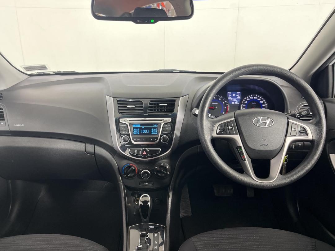 Photo '17' of Hyundai Accent Photo '17' of Hyundai Accent