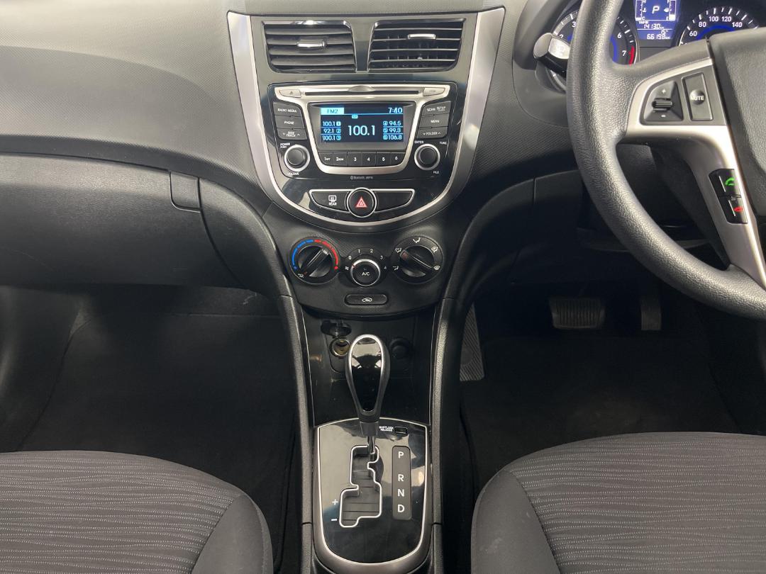 Photo '18' of Hyundai Accent Photo '18' of Hyundai Accent