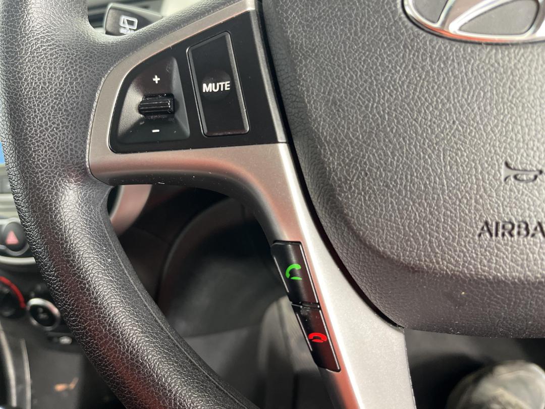 Photo '25' of Hyundai Accent Photo '25' of Hyundai Accent