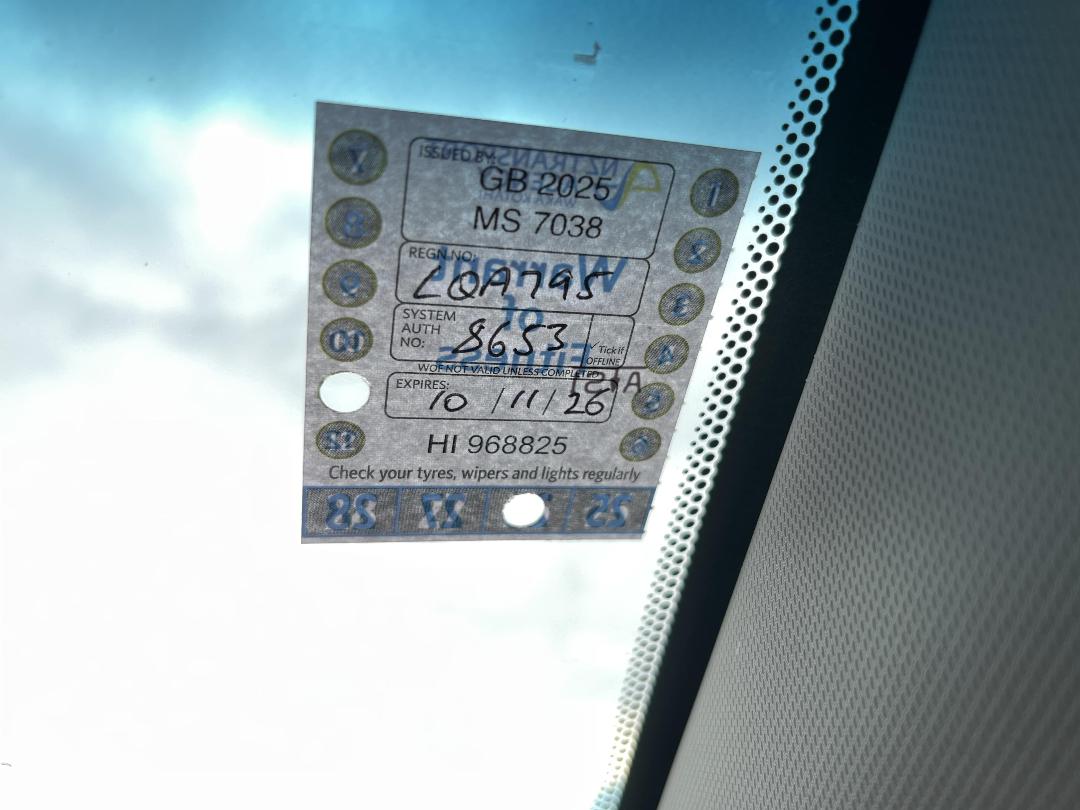 Photo '24' of Hyundai Accent Photo '24' of Hyundai Accent