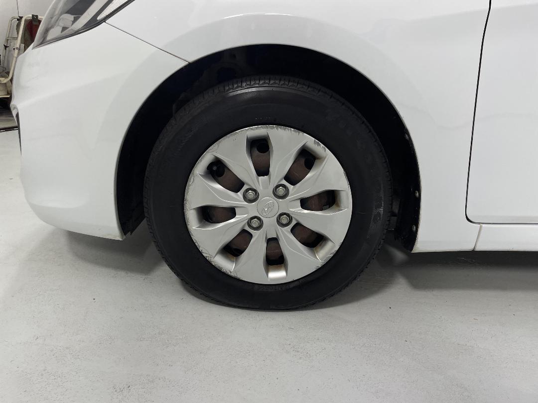 Photo '10' of Hyundai Accent Photo '10' of Hyundai Accent