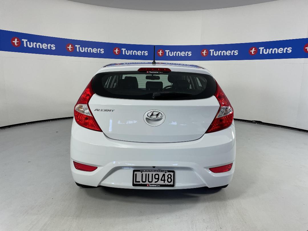 Photo '6' of Hyundai Accent Photo '6' of Hyundai Accent