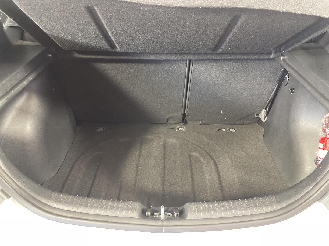 Photo '14' of Hyundai Accent Photo '14' of Hyundai Accent