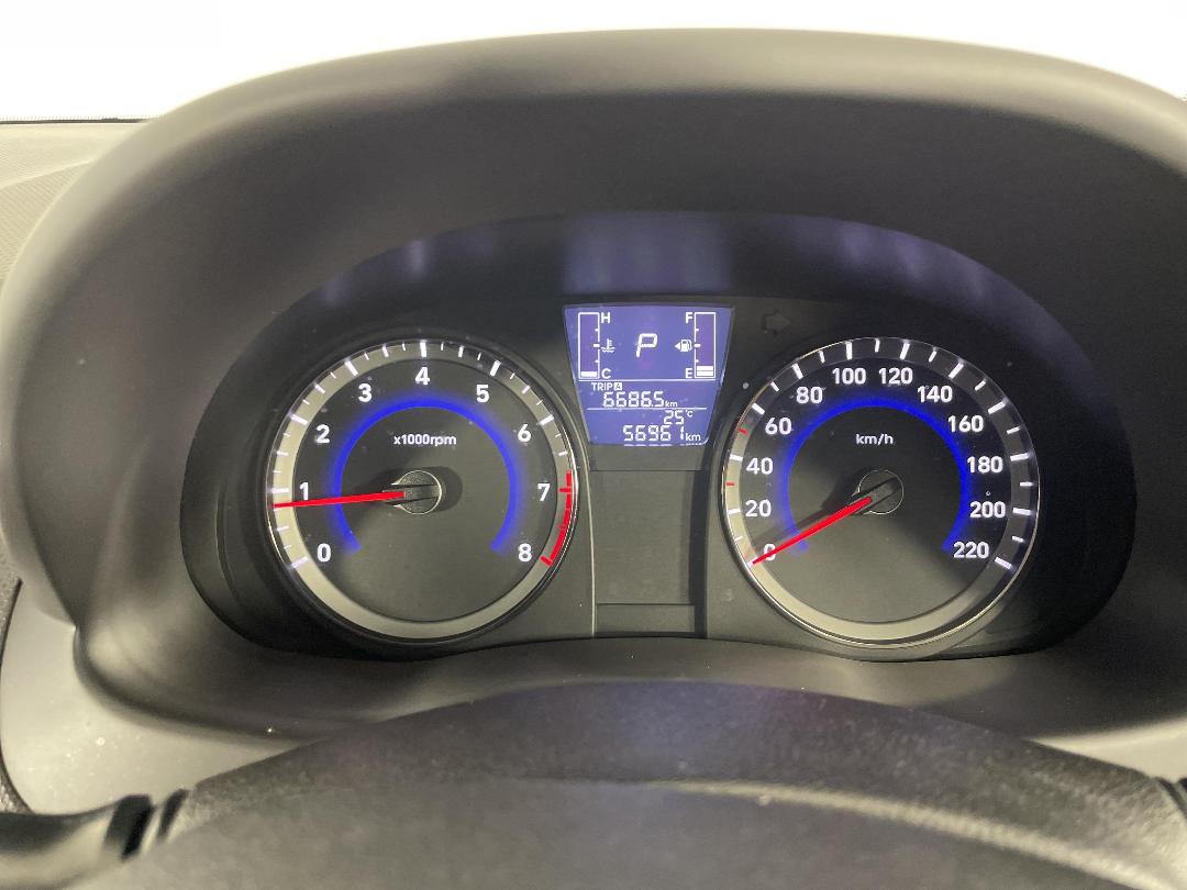 Photo '21' of Hyundai Accent Photo '21' of Hyundai Accent