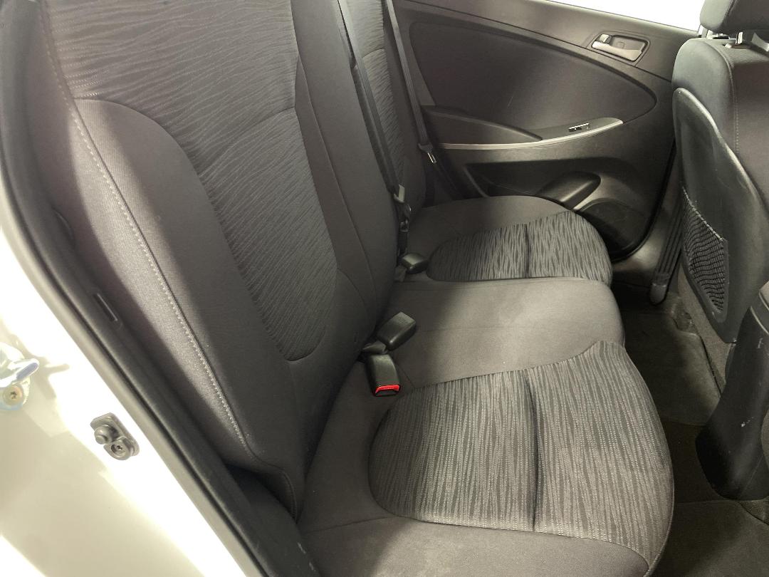 Photo '20' of Hyundai Accent Photo '20' of Hyundai Accent