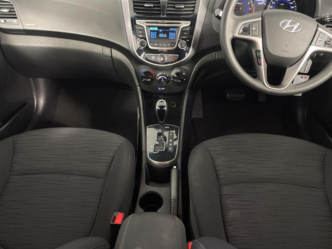 Photo '18' of Hyundai Accent Photo '18' of Hyundai Accent