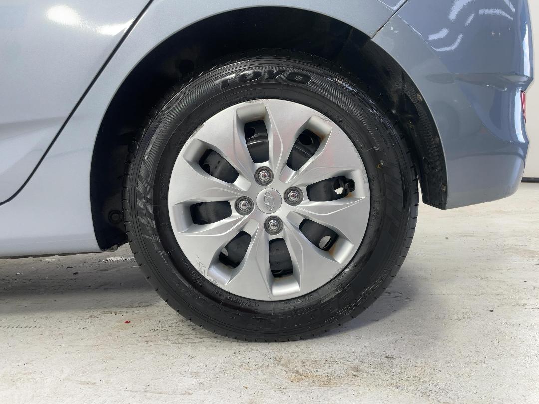 Photo '11' of Hyundai Accent