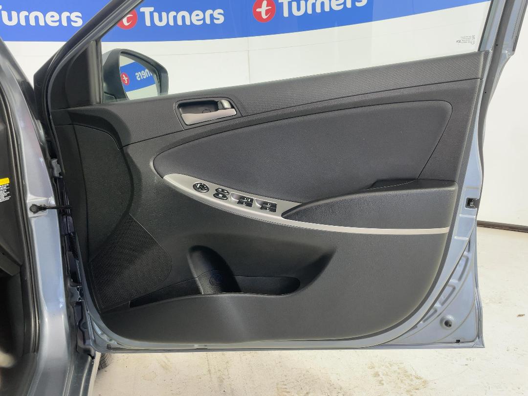 Photo '15' of Hyundai Accent