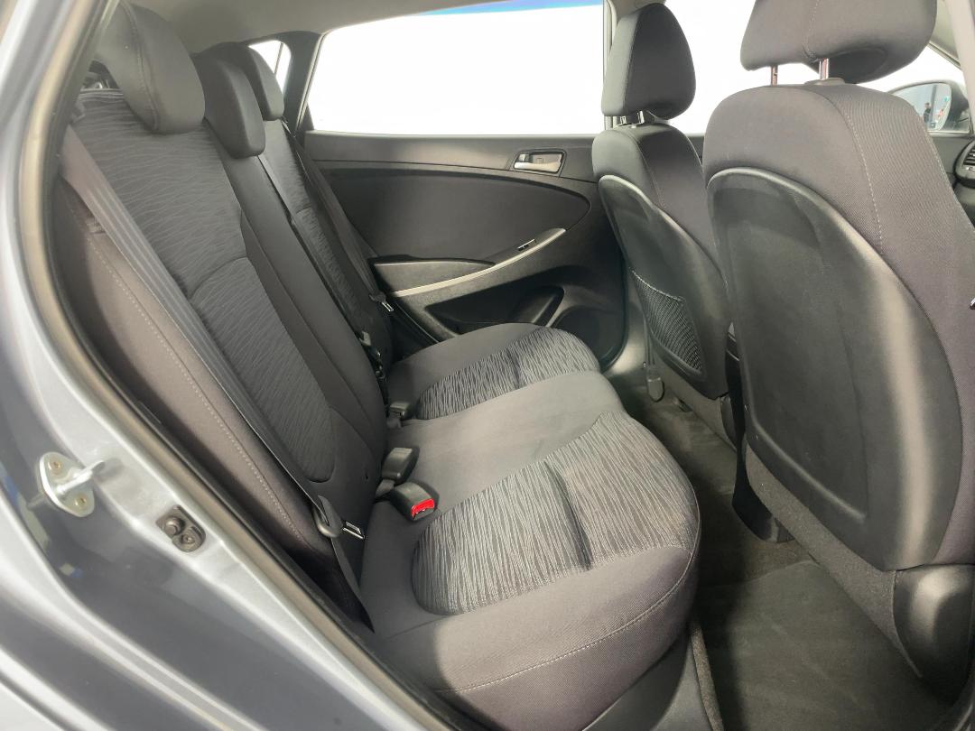 Photo '20' of Hyundai Accent