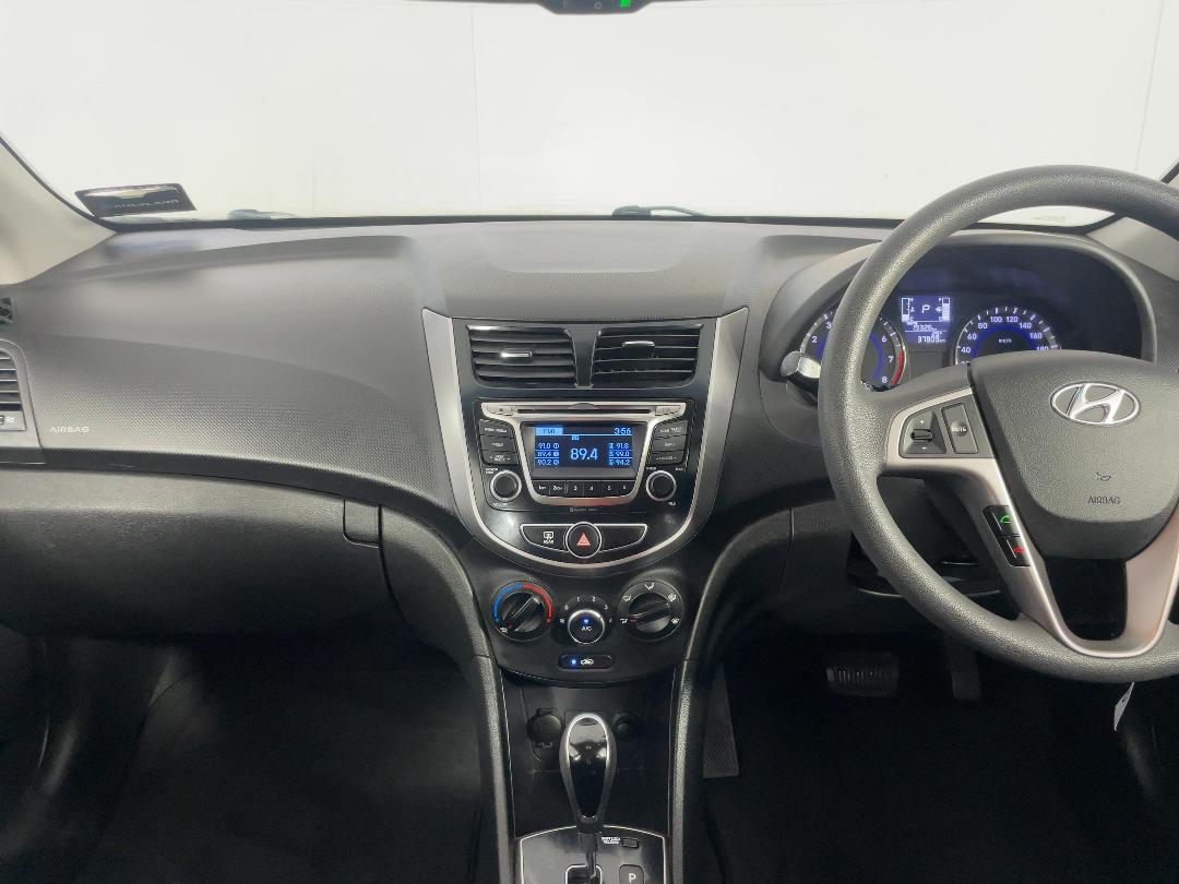 Photo '17' of Hyundai Accent