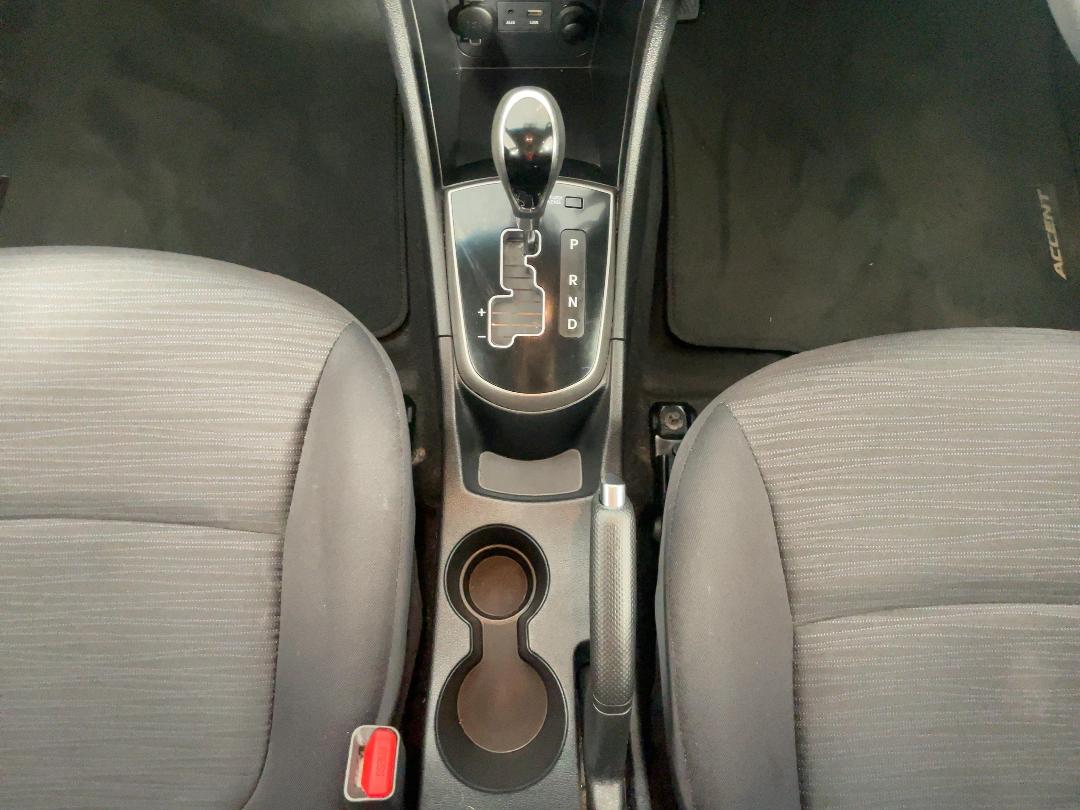 Photo '18' of Hyundai Accent