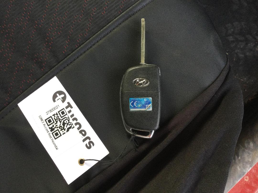 Photo '15' of Hyundai Accent