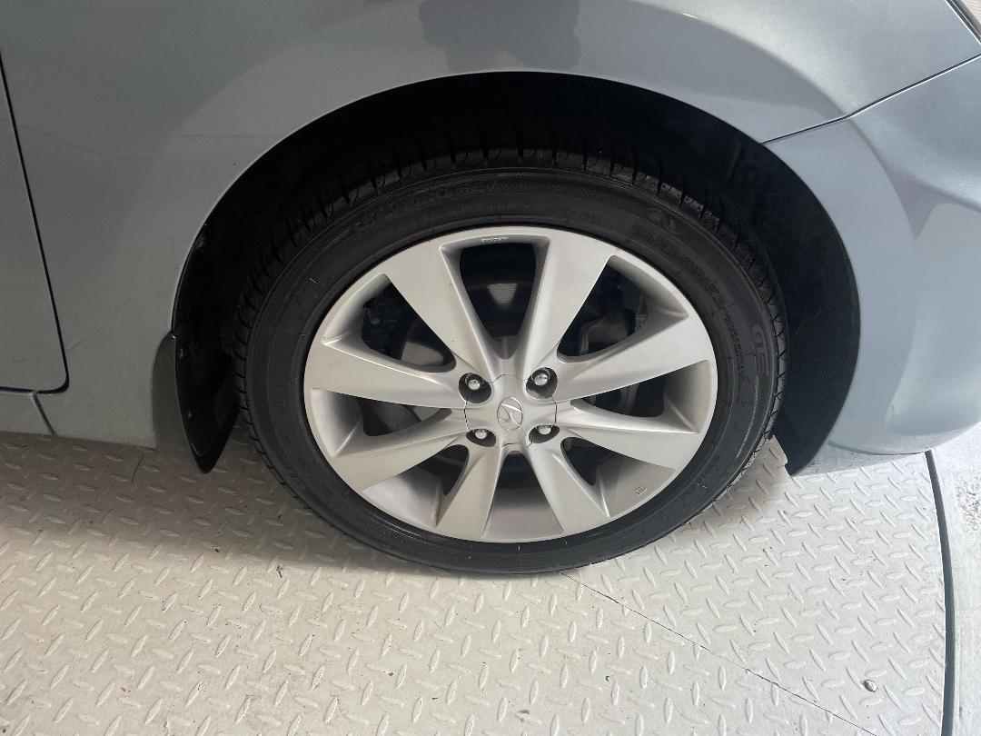 Photo '9' of Hyundai Accent Photo '9' of Hyundai Accent