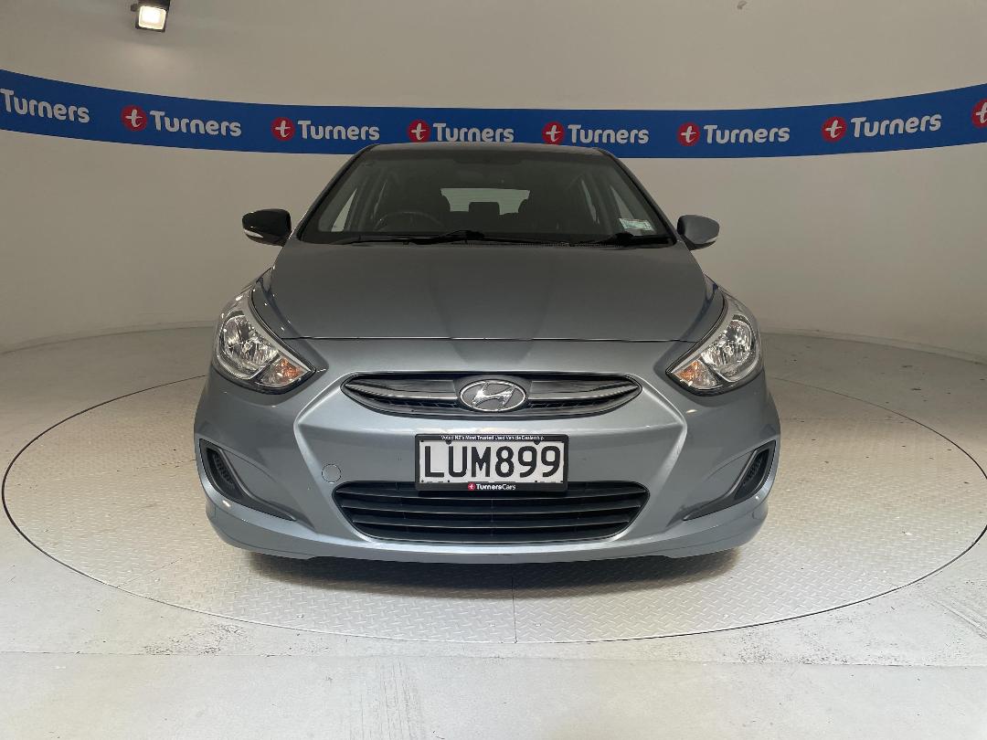 Photo '2' of Hyundai Accent Photo '2' of Hyundai Accent