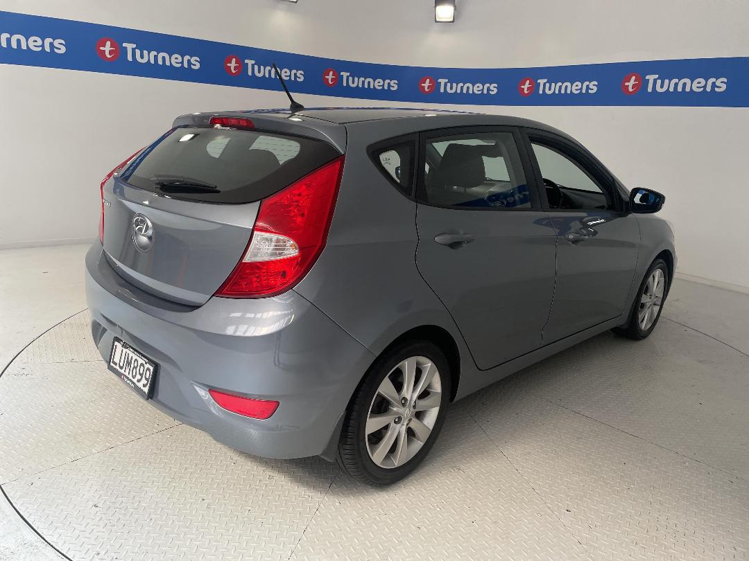 Photo '7' of Hyundai Accent Photo '7' of Hyundai Accent