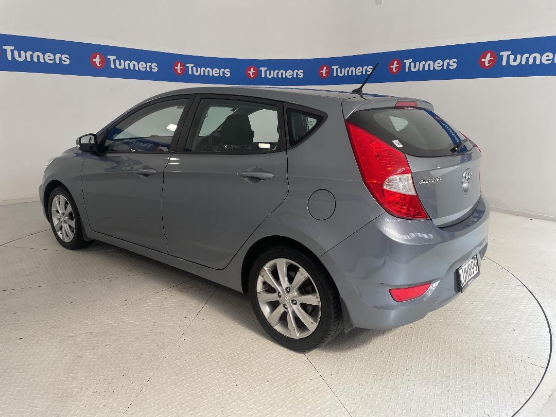 Photo '5' of Hyundai Accent Photo '5' of Hyundai Accent