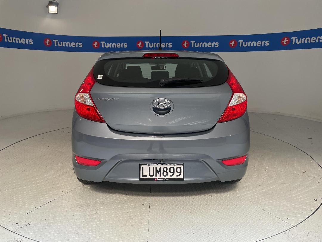 Photo '6' of Hyundai Accent Photo '6' of Hyundai Accent