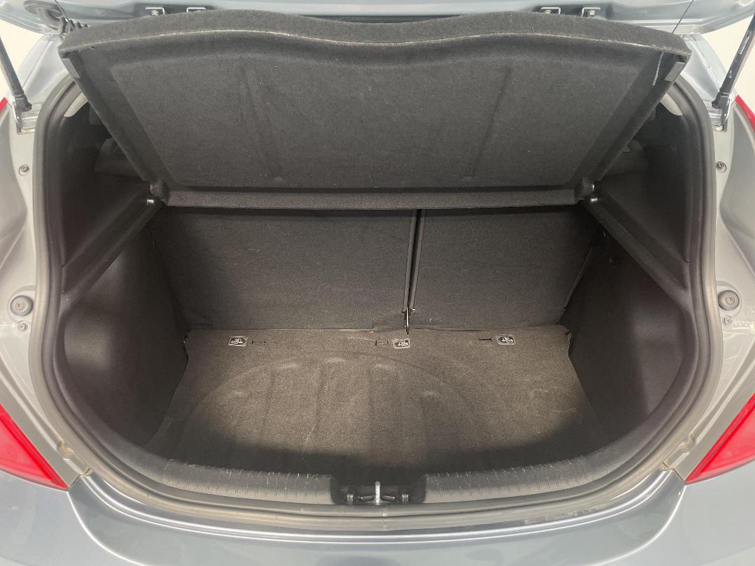 Photo '14' of Hyundai Accent Photo '14' of Hyundai Accent