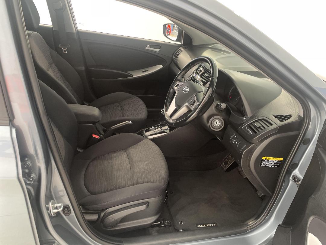 Photo '16' of Hyundai Accent Photo '16' of Hyundai Accent