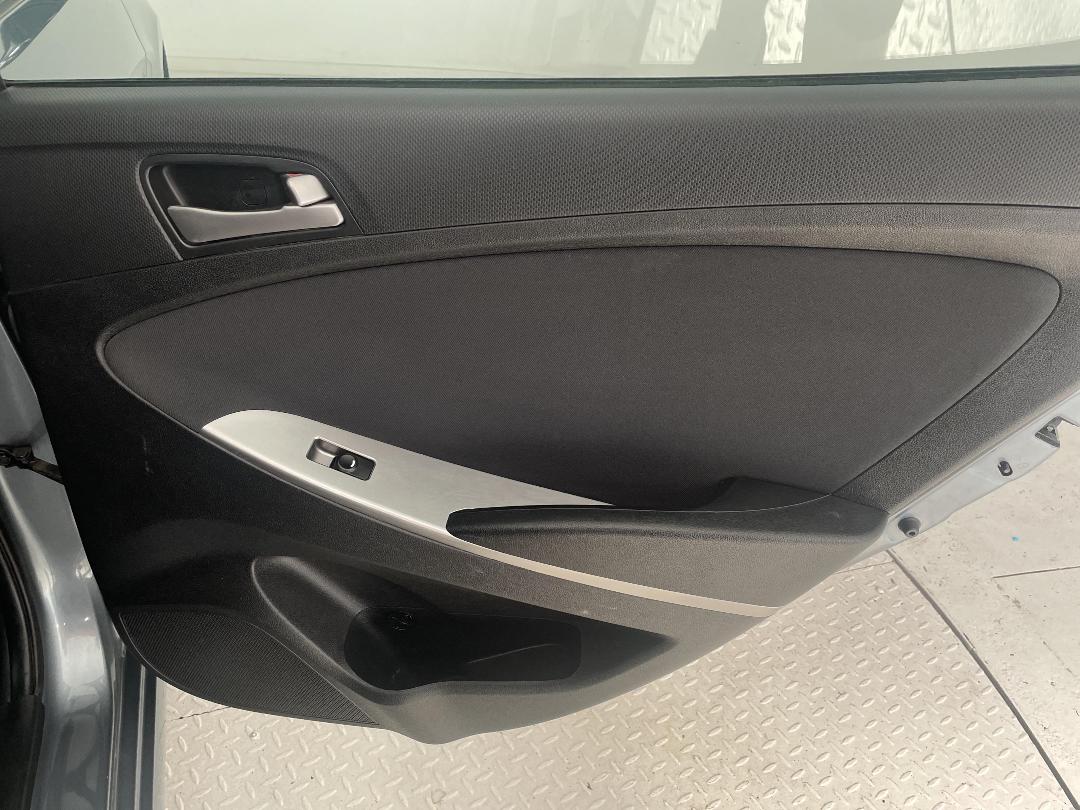 Photo '19' of Hyundai Accent Photo '19' of Hyundai Accent