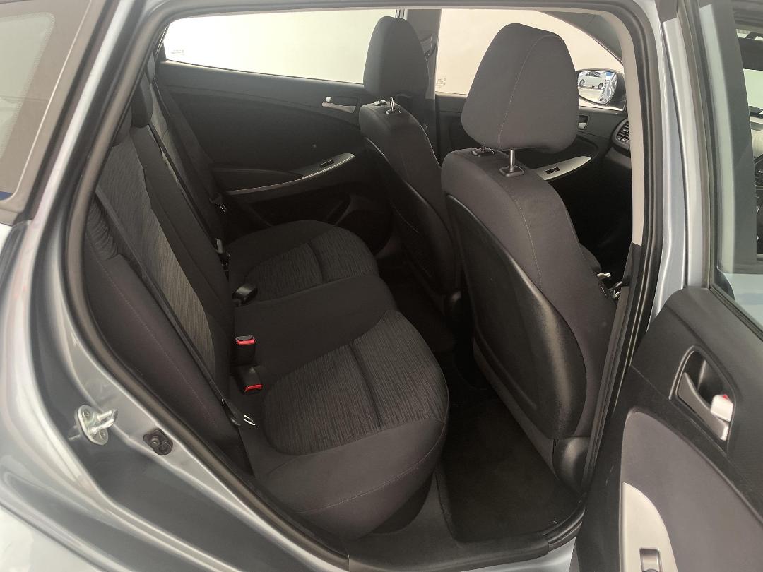 Photo '20' of Hyundai Accent Photo '20' of Hyundai Accent