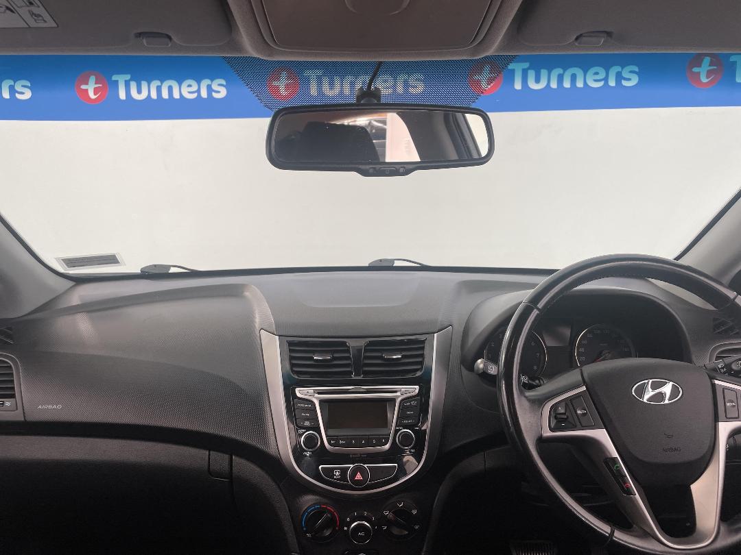 Photo '17' of Hyundai Accent Photo '17' of Hyundai Accent