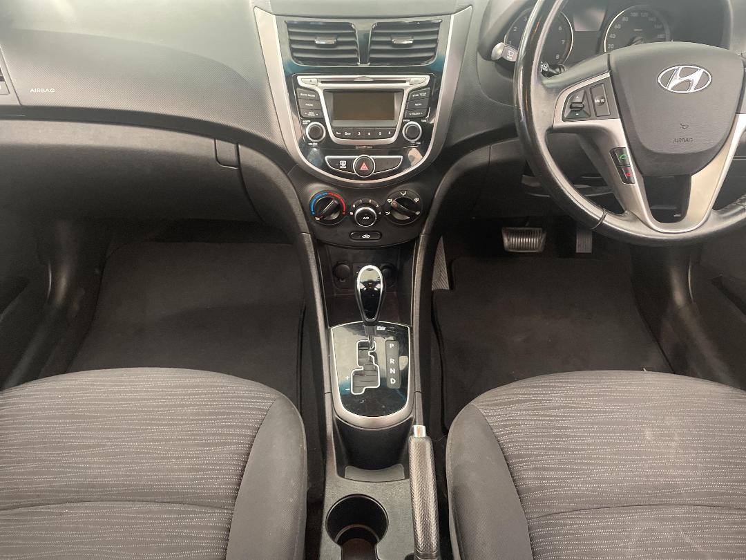 Photo '18' of Hyundai Accent Photo '18' of Hyundai Accent