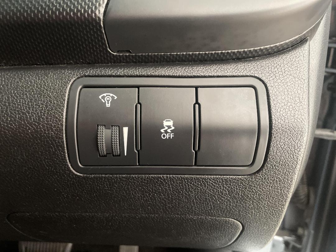 Photo '24' of Hyundai Accent Photo '24' of Hyundai Accent