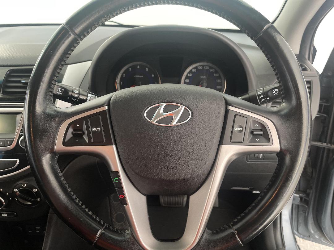 Photo '27' of Hyundai Accent Photo '27' of Hyundai Accent