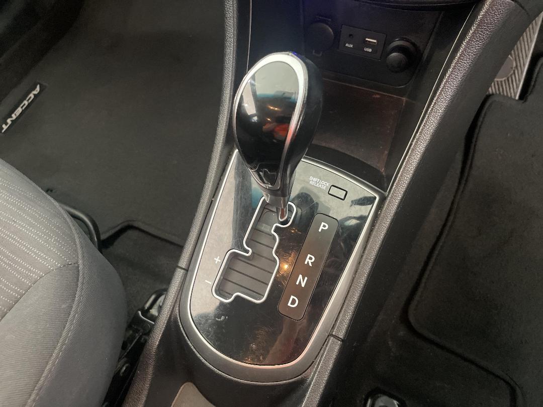 Photo '30' of Hyundai Accent Photo '30' of Hyundai Accent