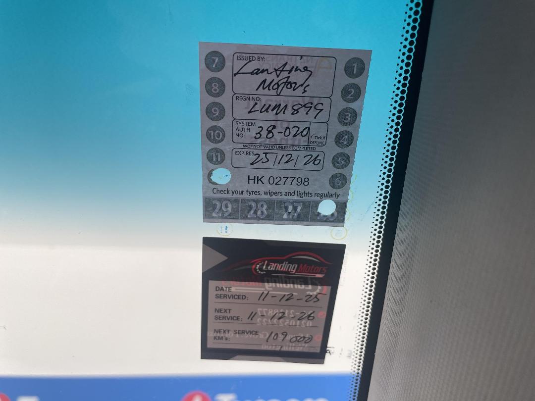 Photo '32' of Hyundai Accent Photo '32' of Hyundai Accent