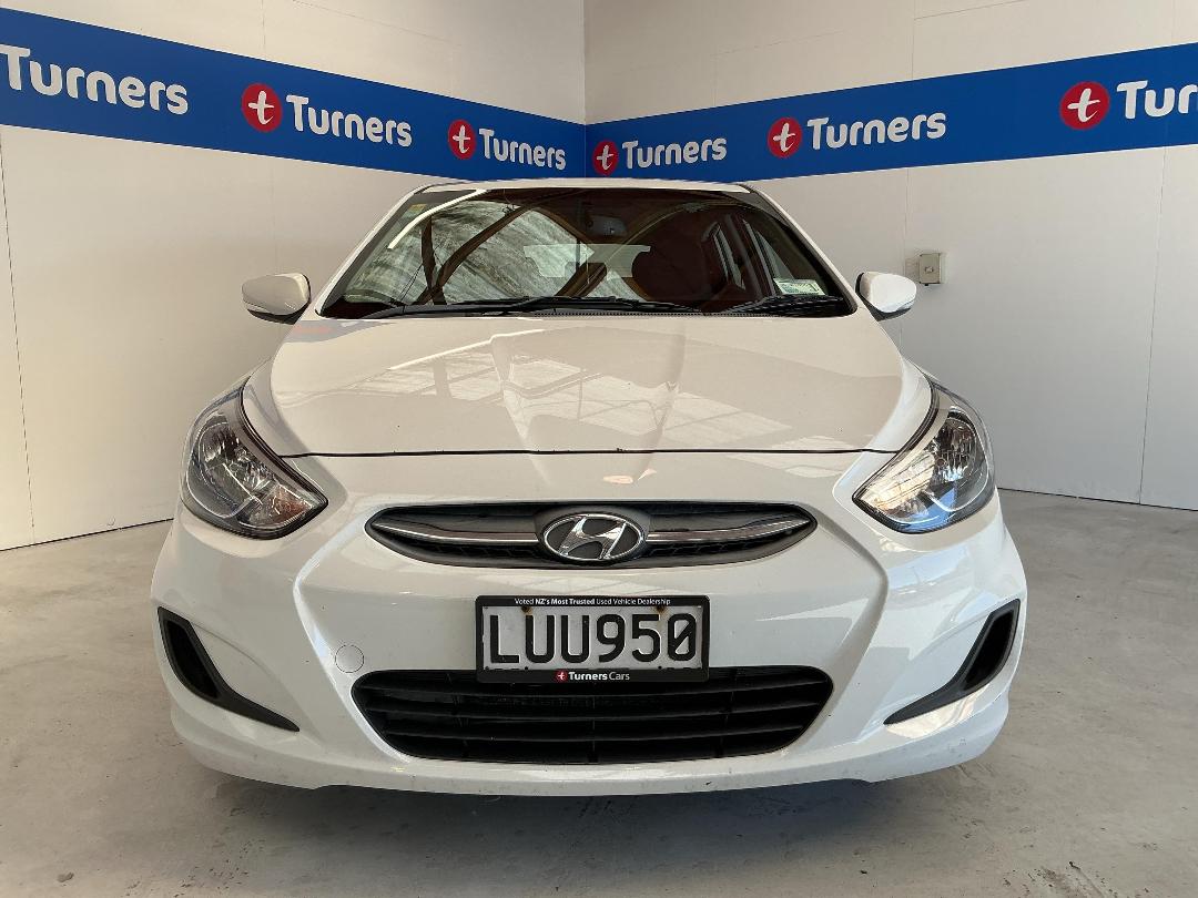 Photo '2' of Hyundai Accent Photo '2' of Hyundai Accent