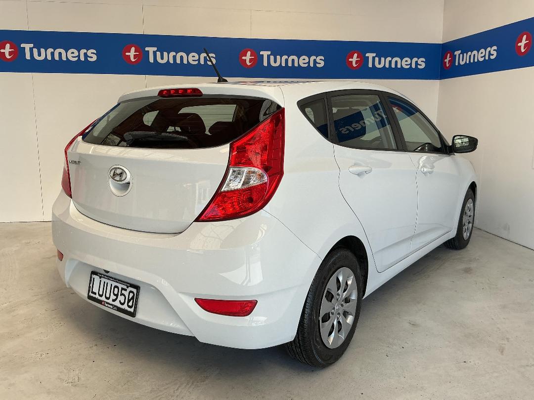 Photo '7' of Hyundai Accent Photo '7' of Hyundai Accent