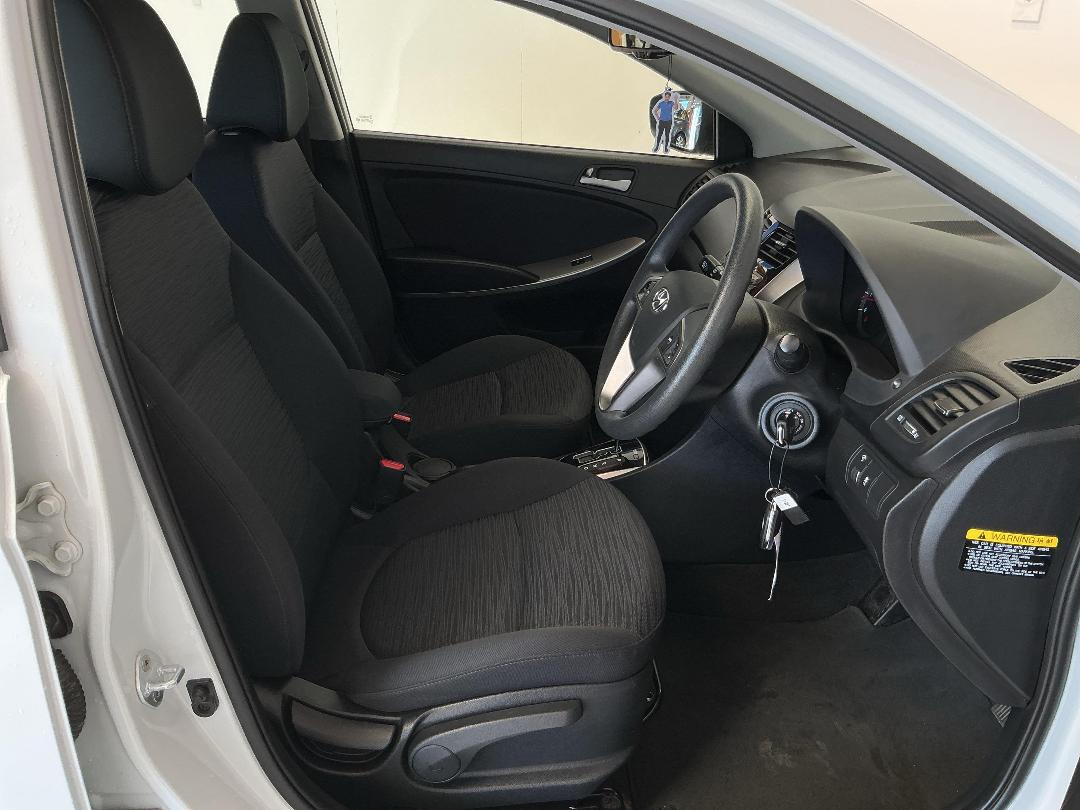 Photo '16' of Hyundai Accent Photo '16' of Hyundai Accent