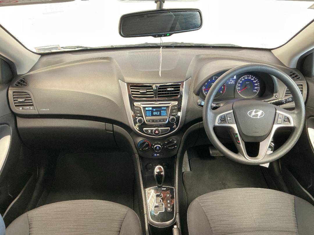 Photo '17' of Hyundai Accent Photo '17' of Hyundai Accent